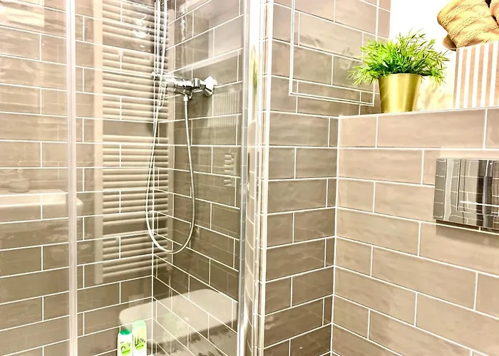 Luxury, Bright With Parking And Balcony In Center Appartement