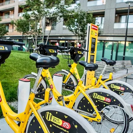 Lägenhet Luxury, Bright With Parking And Balcony In Center *