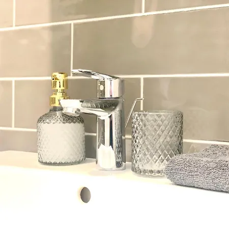 Luxury, Bright With Parking And Balcony In Center Daire